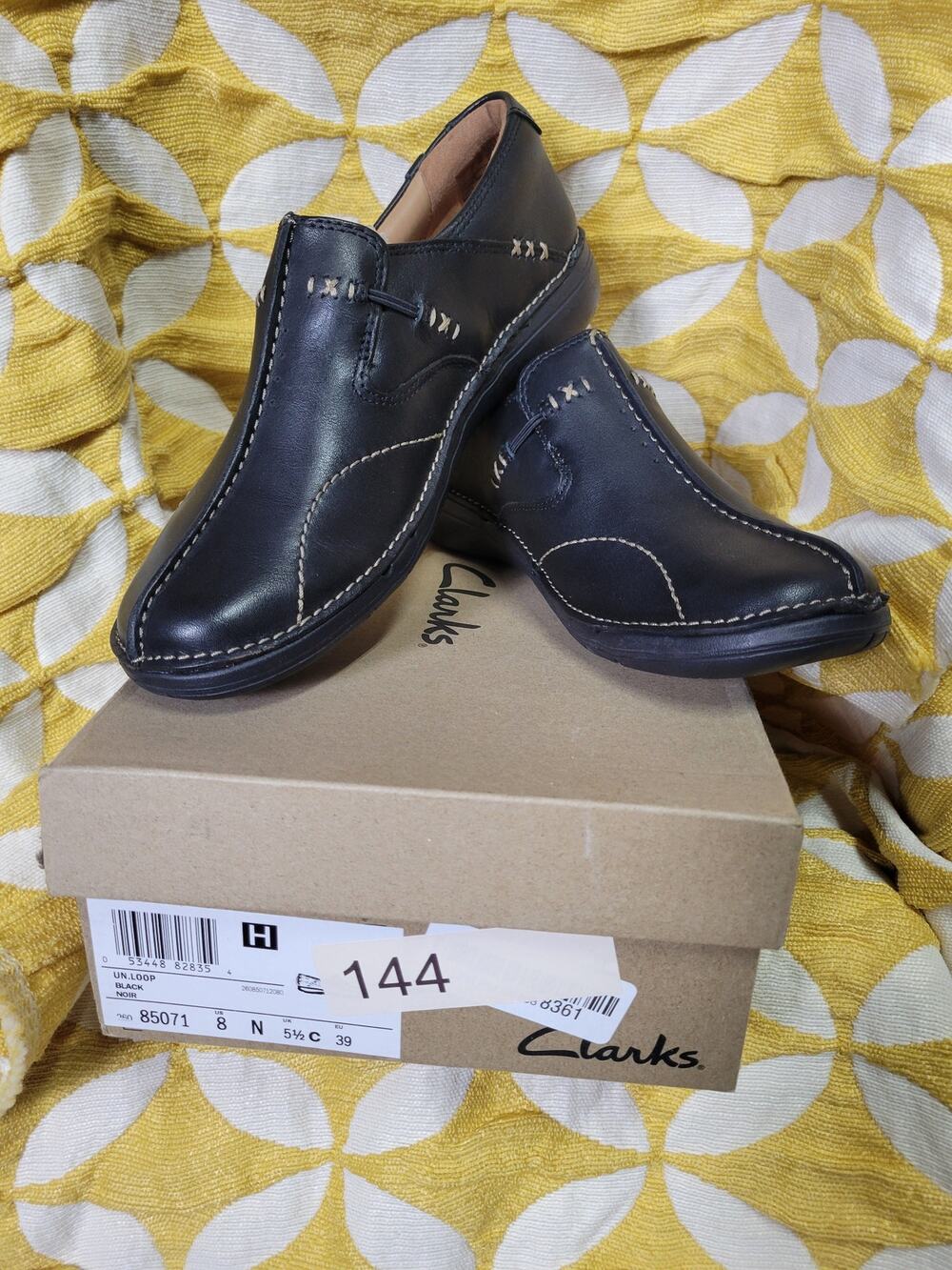 Clarks Un Loop Women's Slip-On Shoes Size 8 Black Leather New in Box